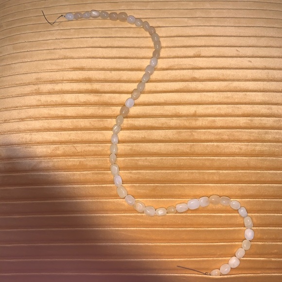 ✨2/$20✨YELLOW QUARTZ BEADS - Picture 1 of 2